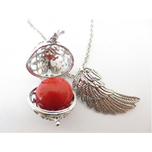 Ogrlica Angel Caller z rdečo kroglico in angelskim peresom