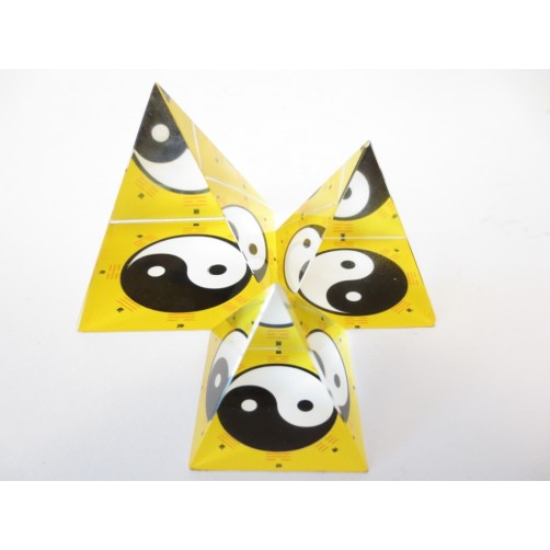 Ezoterična piramida rumena Ying Yang 6 x 6 cm