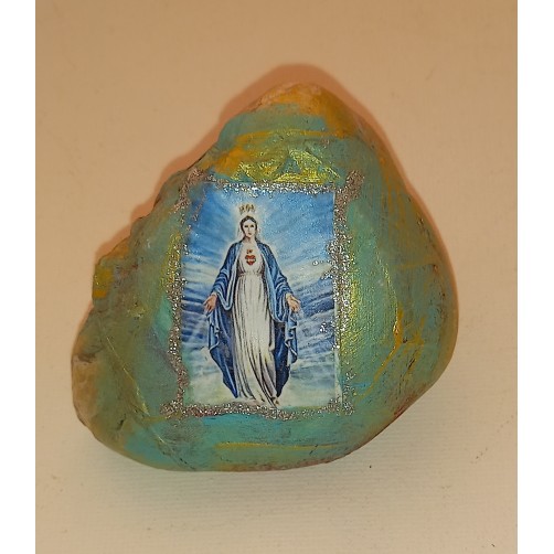 Devica Marija na srečnem kamnu v darilni škatli 6 x 5 x 3 cm