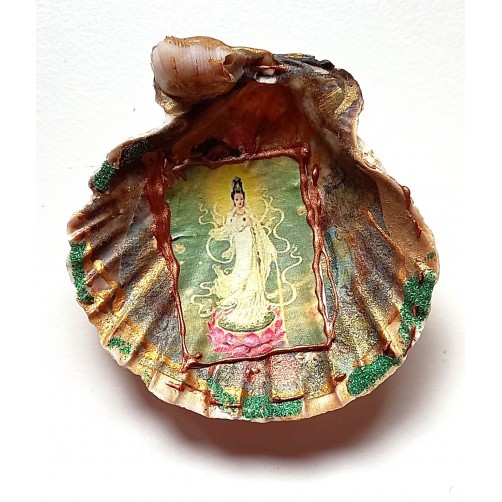 Kuan Yin na školjki, 5 x 6 cm