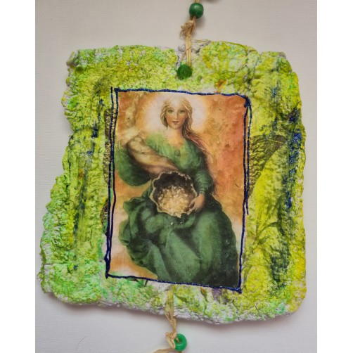 Abundancija, talisman bogastva z metuljem na hrbtni strani