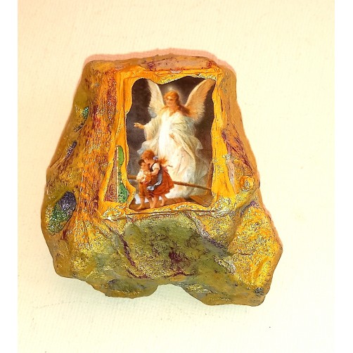 Angel  varuh, kamen sreče v darilni škatli