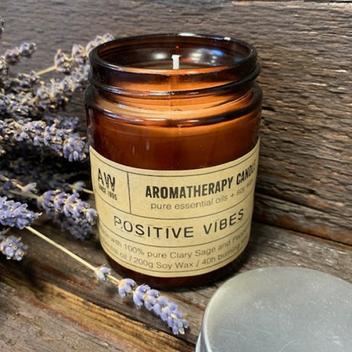 Žajbelj in poprova meta - naravna aromaterapevtska Sojina sveča Pozitivne vibracije 