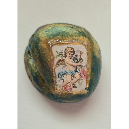 Angel zlate dobe, kamen sreče