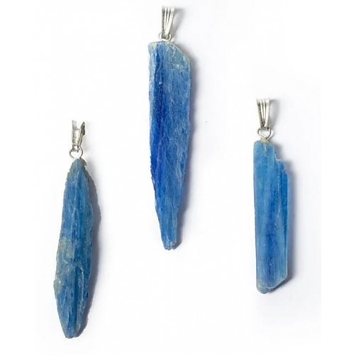 Modri kianit, ogrlica v darilni škatli