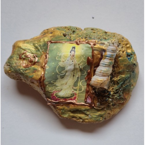 Kuan Yin, energijski kamen s školjko